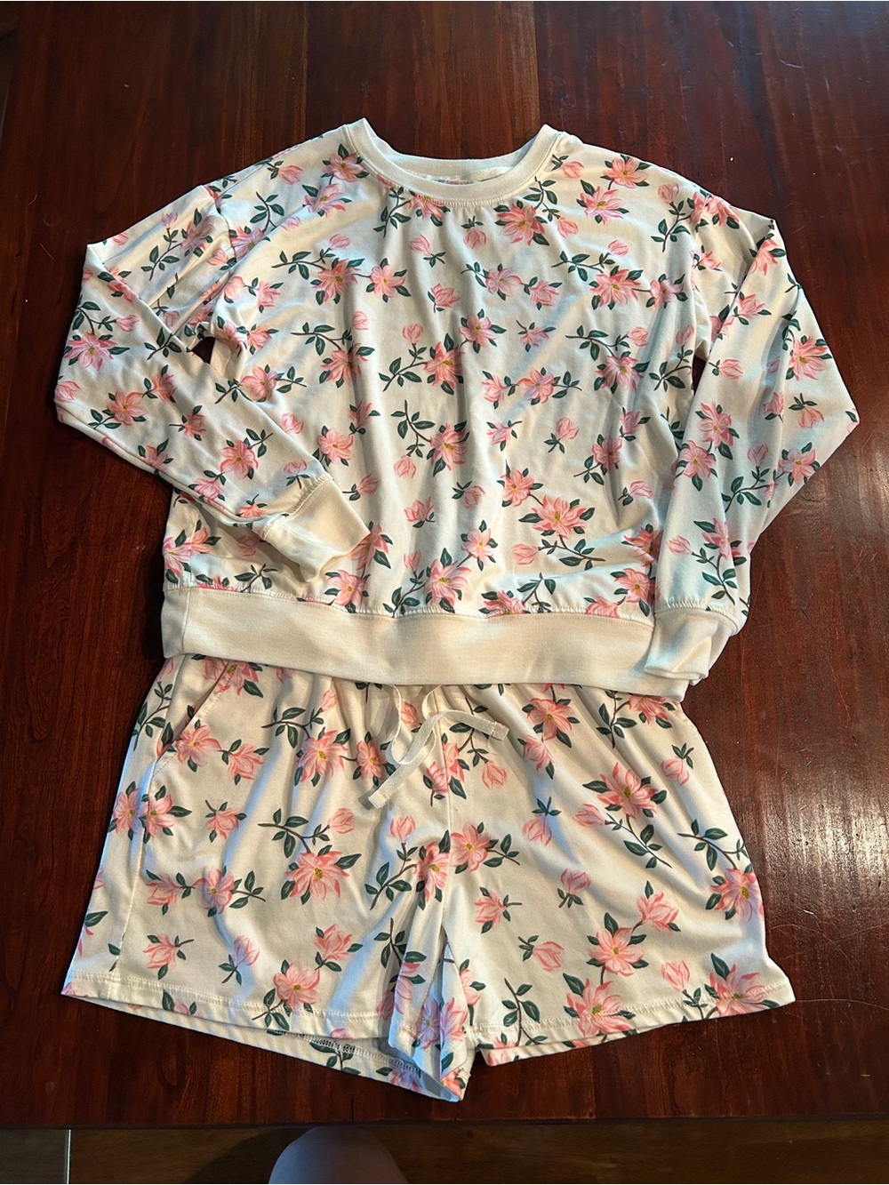 Draper James Pajama Set - Soft long sleeve Top & Shorts set size small